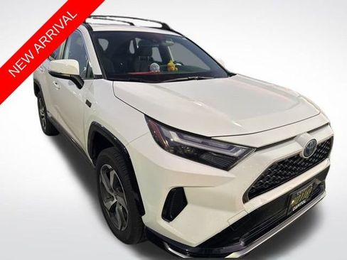 Used 2023 Toyota RAV4 SE image 1