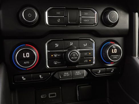 Used 2022 Chevrolet Tahoe Z71 w/ Luxury Package image 20