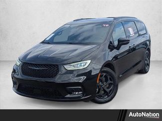 Used 2021 Chrysler Pacifica Limited w/ Uconnect Theater Family Group video 1