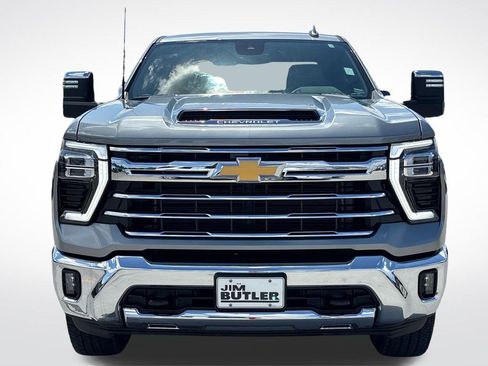 Used 2024 Chevrolet Silverado 3500 LTZ AWD/4WD image 11
