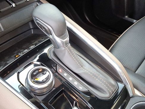 Used 2025 GMC Canyon Denali w/ LPO, Denali Black Edition image 15