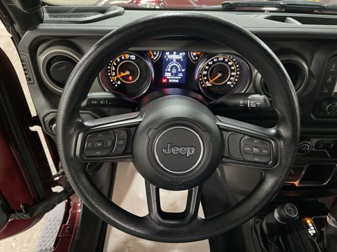 Used 2021 Jeep Gladiator Sport image 17