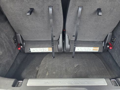 Used 2010 Lincoln MKT AWD image 15