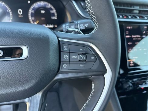 New 2025 Jeep Grand Cherokee Altitude image 23