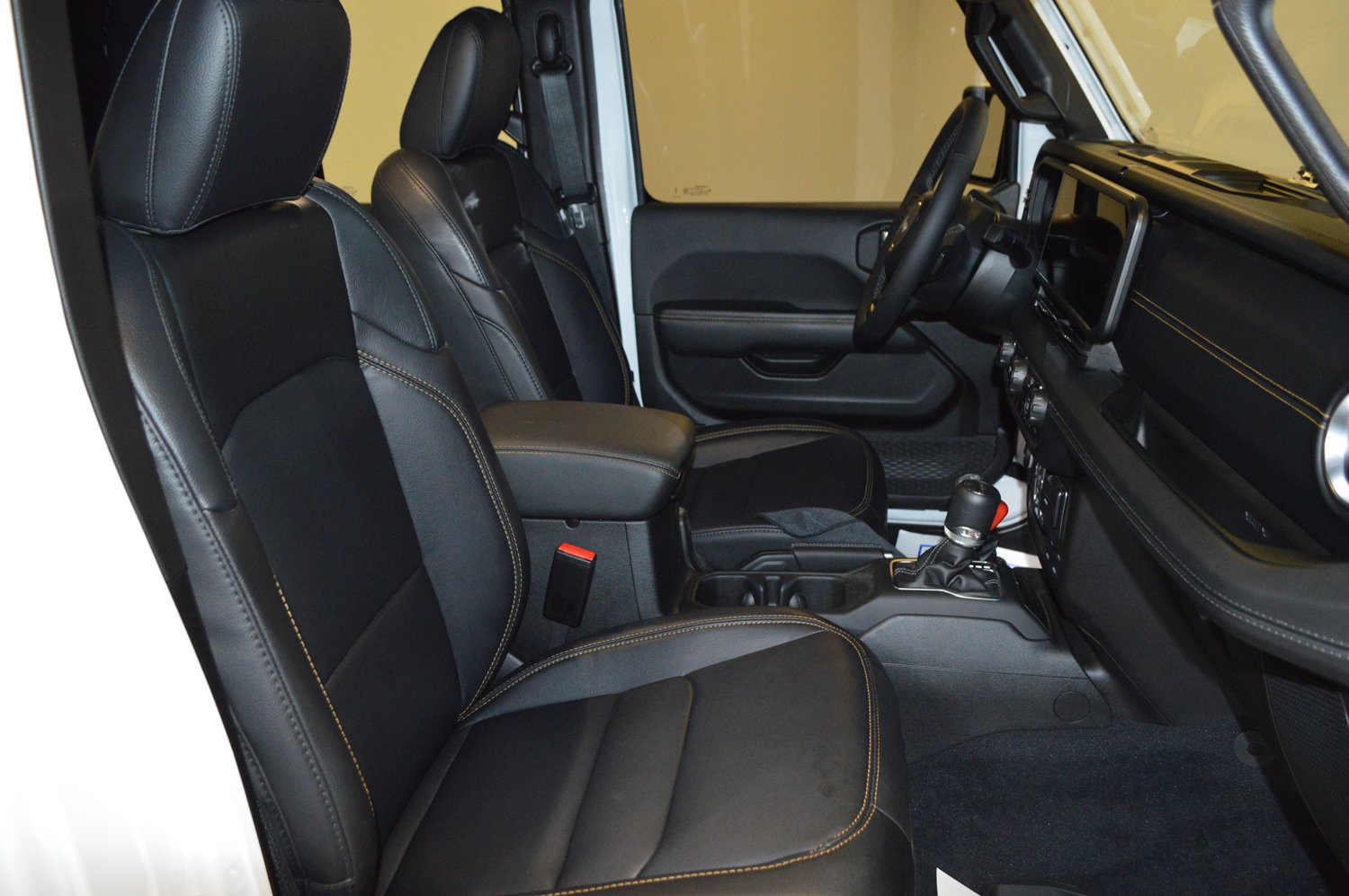 Used 2025 Jeep Gladiator Sport AWD/4WD image 11
