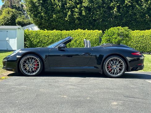 Certified 2017 Porsche 911 Carrera S image 2