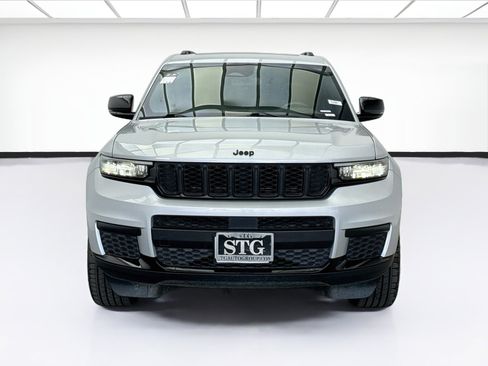 Used 2022 Jeep Grand Cherokee L Laredo RWD image 2