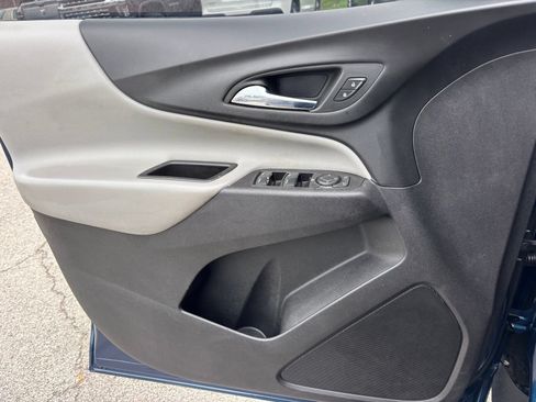 Used 2020 Chevrolet Equinox LT w/ LPO, Cargo Package FWD image 12