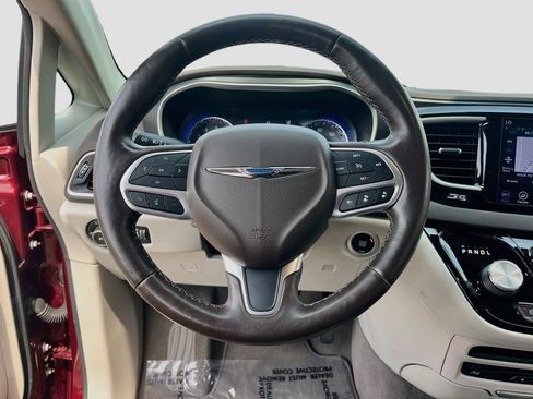 Used 2020 Chrysler Pacifica Touring-L Plus w/ Advanced Safetytec Group FWD image 11