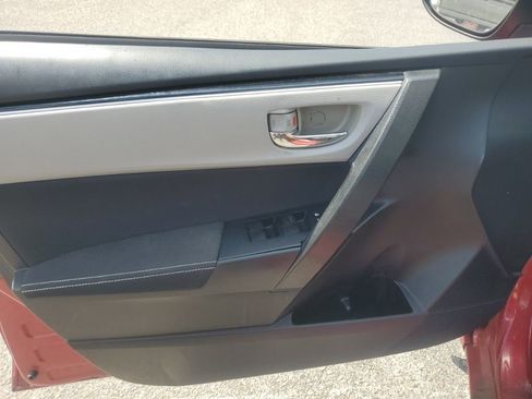 Used 2018 Toyota Corolla LE image 11