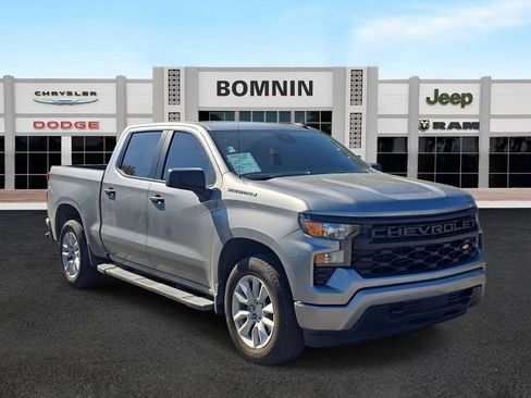 Used 2024 Chevrolet Silverado 1500 Custom image 2