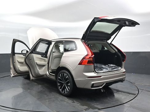 New 2026 Volvo XC60 B5 Ultra w/ Protection Package Premier AWD/4WD image 48