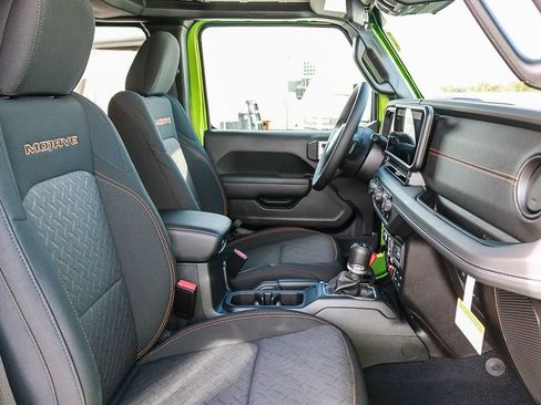 New 2025 Jeep Gladiator Mojave image 17