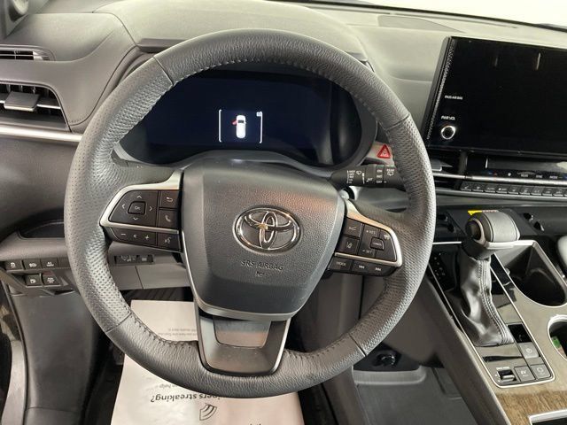 Used 2025 Toyota Sienna Limited AWD/4WD image 14