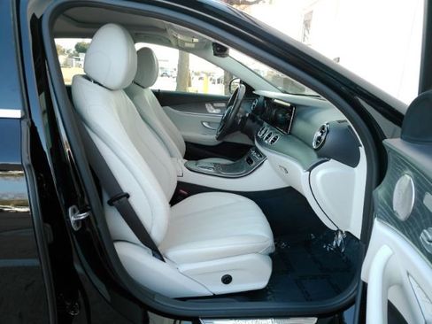 Used 2022 Mercedes-Benz E 350 Sedan w/ Driver Assistance Package image 19