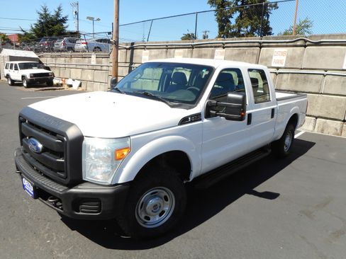 Used 2016 Ford F250 XL w/ Power Equipment Group AWD/4WD image 4