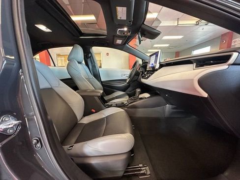 Used 2025 Toyota Corolla SE w/ SE Premium Package FWD image 16