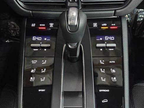 Certified 2025 Porsche Macan image 19