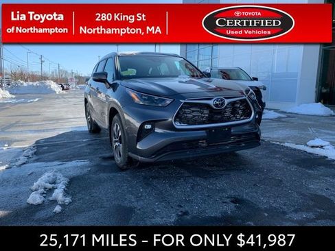 Certified 2025 Toyota Highlander XLE image 1
