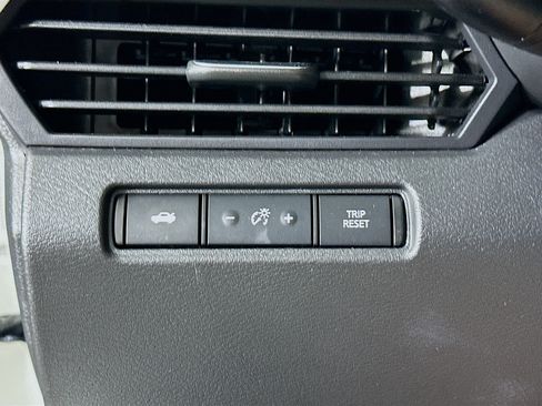 Used 2025 Nissan Altima 2.5 SV FWD image 17