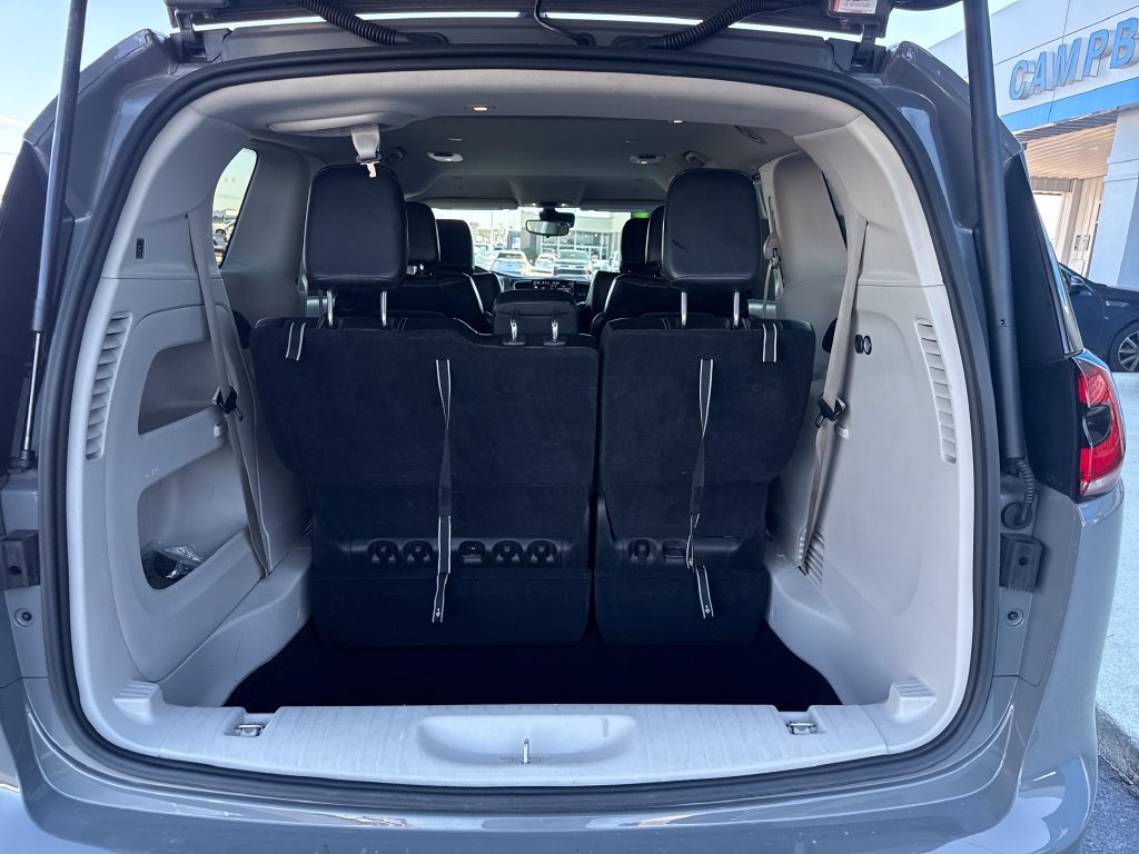 Used 2023 Chrysler Pacifica Touring-L FWD image 26