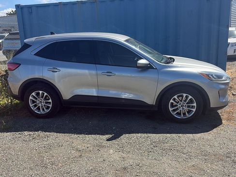 Used 2021 Ford Escape SE FWD image 2