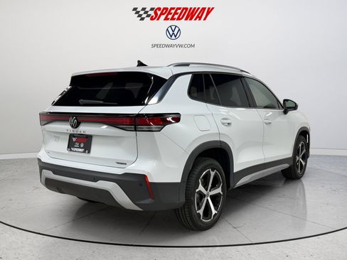 New 2025 Volkswagen Tiguan SE image 7