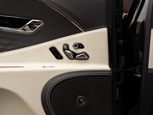 Certified 2025 Bentley Flying Spur Speed image 42