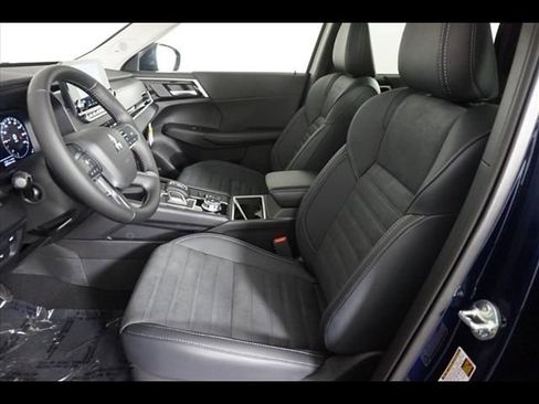 Used 2025 Mitsubishi Outlander SE AWD/4WD image 19