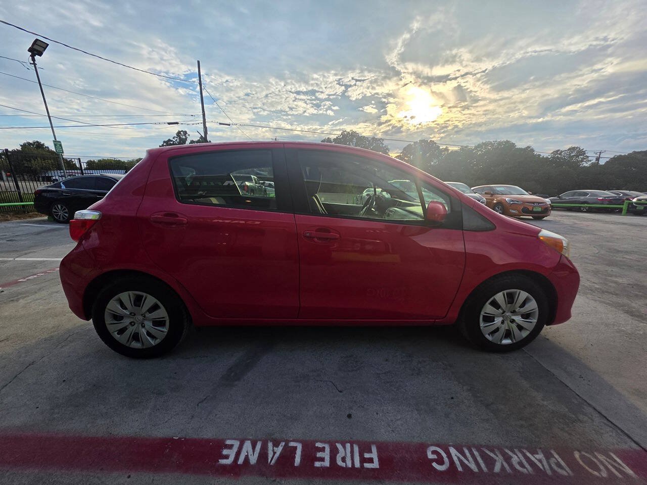 Used 2013 Toyota Yaris L FWD image 15