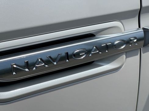 Used 2018 Lincoln Navigator Reserve w/ Technology Package AWD/4WD image 19