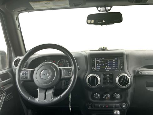 Used 2015 Jeep Wrangler Unlimited Sahara w/ Dual Top Group AWD/4WD image 10
