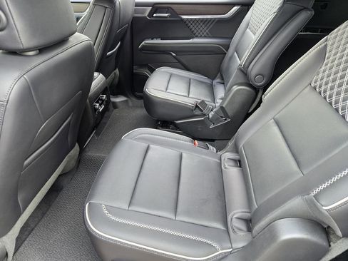 Used 2025 GMC Acadia Denali w/ Super Cruise Package AWD/4WD image 28
