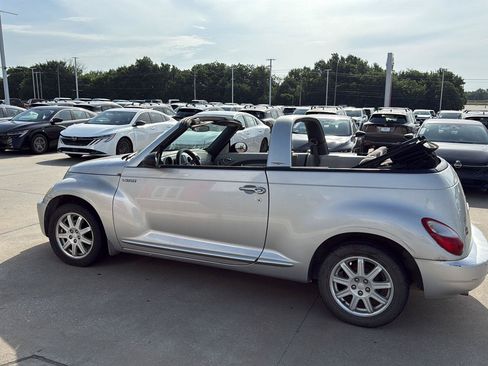Used 2006 Chrysler PT Cruiser Touring FWD image 4