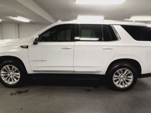 Certified 2022 GMC Yukon SLT w/ SLT Premium Package AWD/4WD image 5