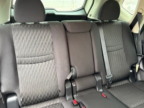 Used 2018 Nissan Rogue S image 35