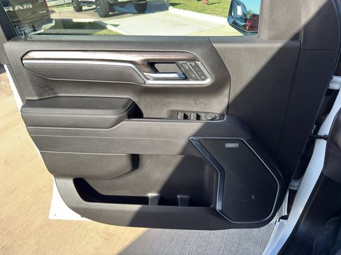 Used 2025 Chevrolet Silverado 1500 LTZ image 9