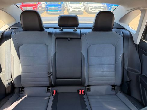 Used 2025 Volkswagen Jetta SE image 37