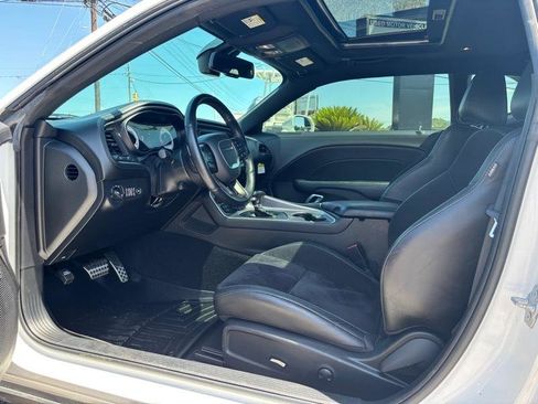 Used 2022 Dodge Challenger R/T Scat Pack w/ Shaker Package image 9