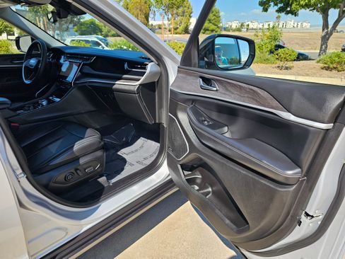 Used 2023 Jeep Grand Cherokee 4WD 4xe image 31