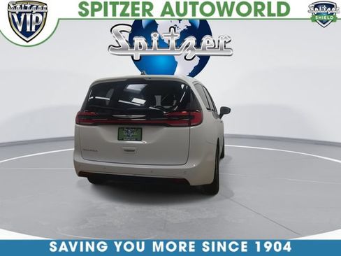 Used 2025 Chrysler Pacifica Select FWD image 9