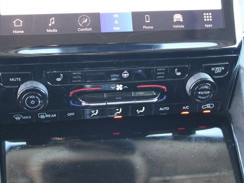 Used 2023 Jeep Grand Cherokee L Limited w/ Black Appearance Package image 21