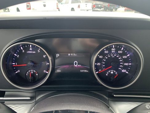 Used 2024 Kia Carnival LX image 10