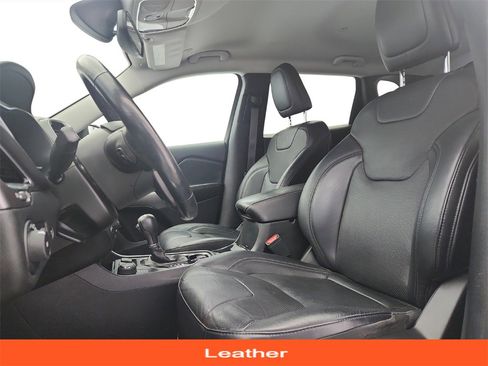 Used 2020 Jeep Cherokee Limited image 11