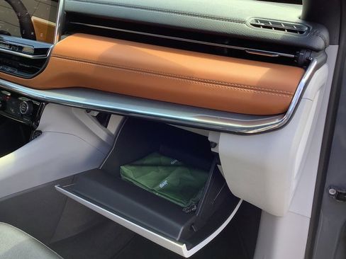 Used 2024 Jeep Compass Limited image 38