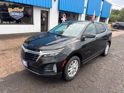 Used 2024 Chevrolet Equinox LT AWD/4WD image 2