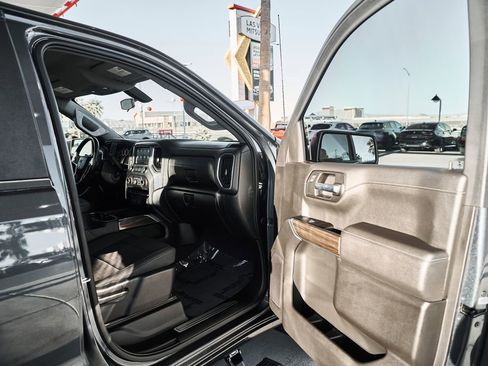 Used 2022 Chevrolet Silverado 1500 RST w/ Z71 Off-Road Package AWD/4WD image 9