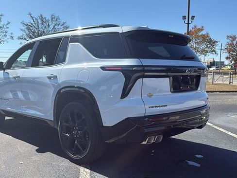 New 2026 Chevrolet Traverse RS w/ LPO, Floor Liner Package image 5