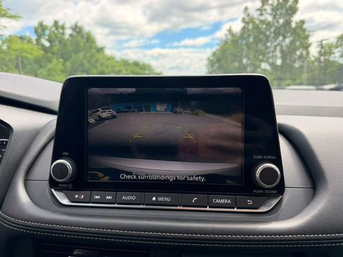 Used 2025 Nissan Rogue SV AWD/4WD image 21