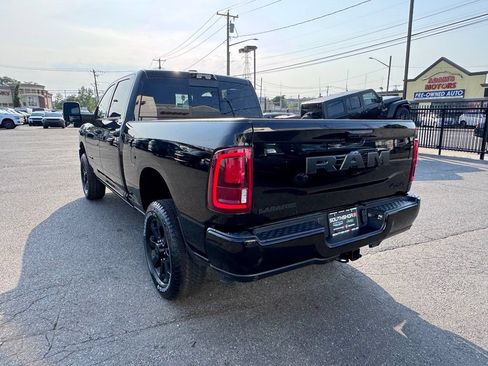 Used 2025 RAM 2500 Laramie AWD/4WD image 5